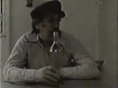 肌肉发达的大块头在健身房与娇小的亚洲女孩交配