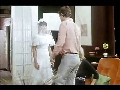 Perv 向亚洲女孩道歉，因为她吸吮了她的阴茎