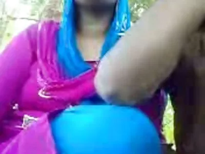 朴实无华的黑发女士被她的男朋友和 cum 狠狠地揍了一顿