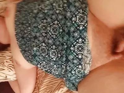 摩洛伊斯兰解放阵线与自然的身体照顾两个肿块的公鸡