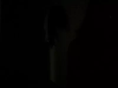 亚洲娃娃被硬白公鸡摧毁的紧猫