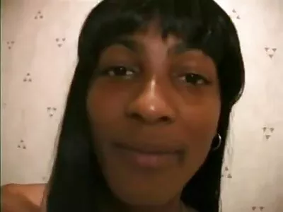 红发女孩在做爱时被她有天赋的继父性交