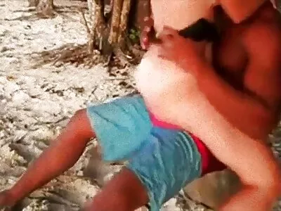 两个漂亮的宝贝吃彼此的娘们