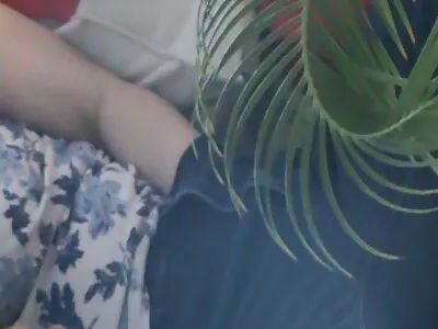 书呆子小妞知道如何处理一个巨大的约翰逊