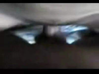 金发碧眼的宝贝，身材瘦削，骑着大洞