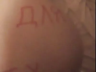 工作被推迟，老板自愿操练金发女郎