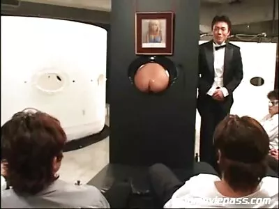男人为了钱和黑发女朋友有一些肛门乐趣