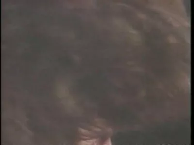 可爱的学校小妞阿丽亚娜格兰德被她的导师撞了