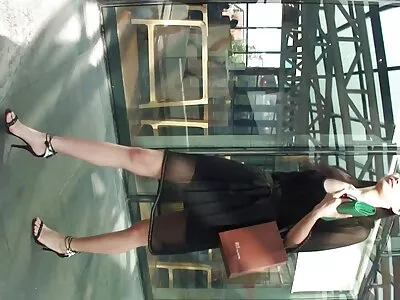 Asa Akira 正在用她的螺柱进行深度肛门治疗