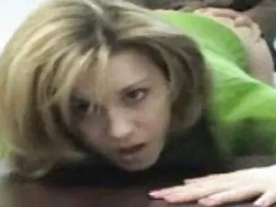 幸运的男人被允许用优雅的金发女郎欺骗妻子