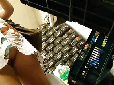 长发金发宝贝在办公室骑着厚厚的阴茎