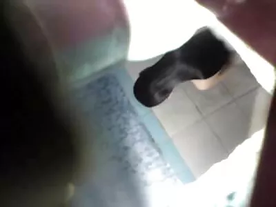 女孩假装不擅长扑克，这样她们就可以尽快吮吸鸡巴。
